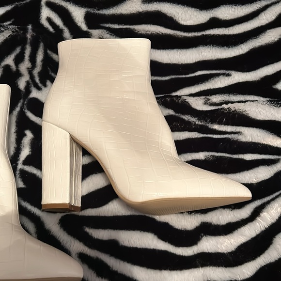 👠👠 WHITE ANKLE BOOTS - Picture 4 of 11
